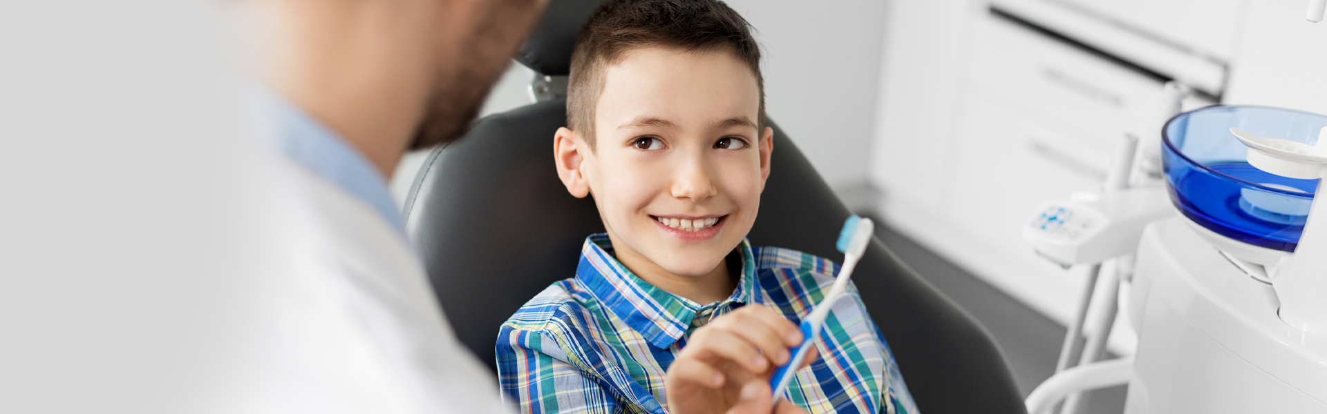 At What Age Your Kid Should Approach a Pediatric Dentist?